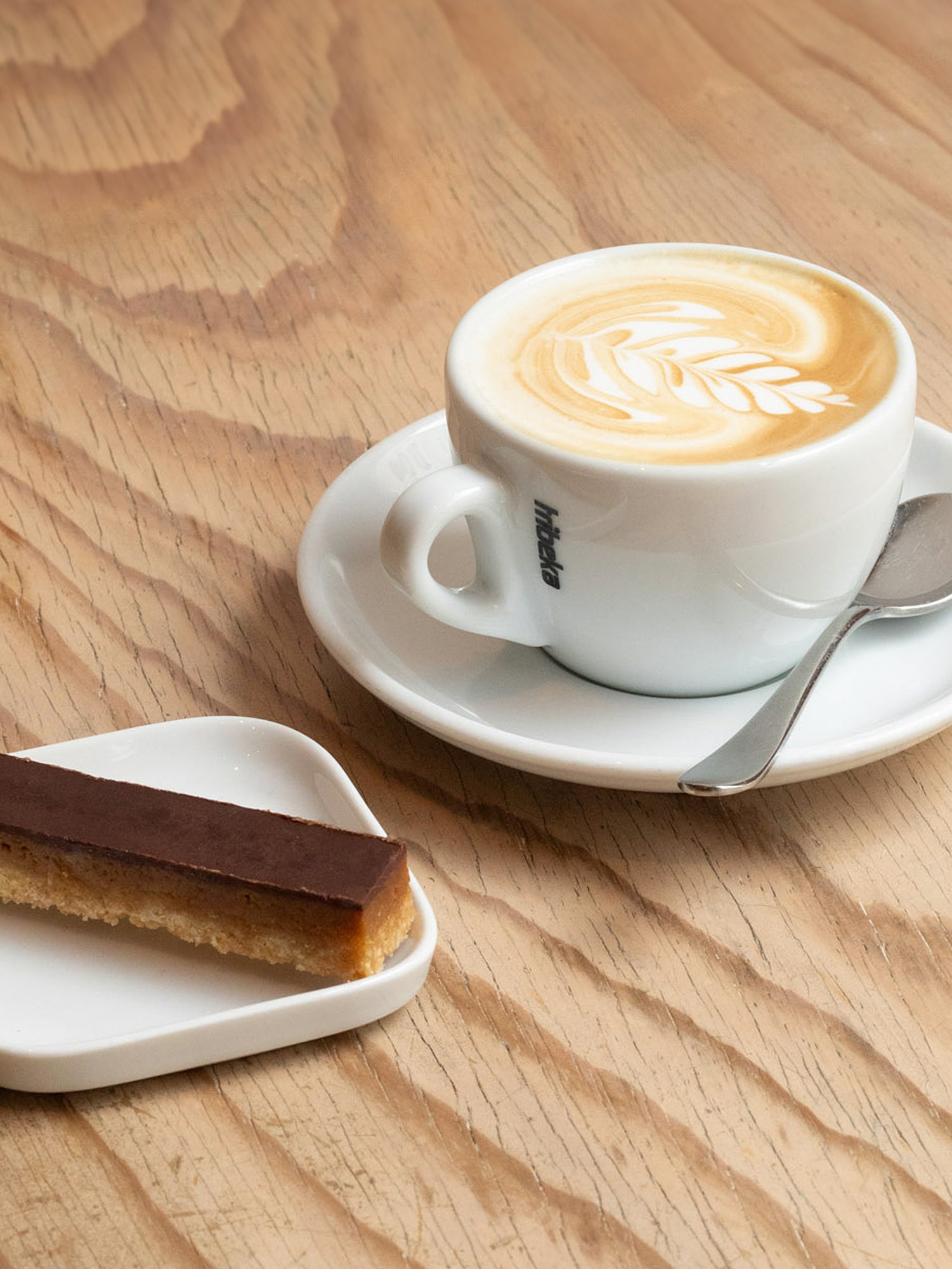 Cappucino mit Süßspeise